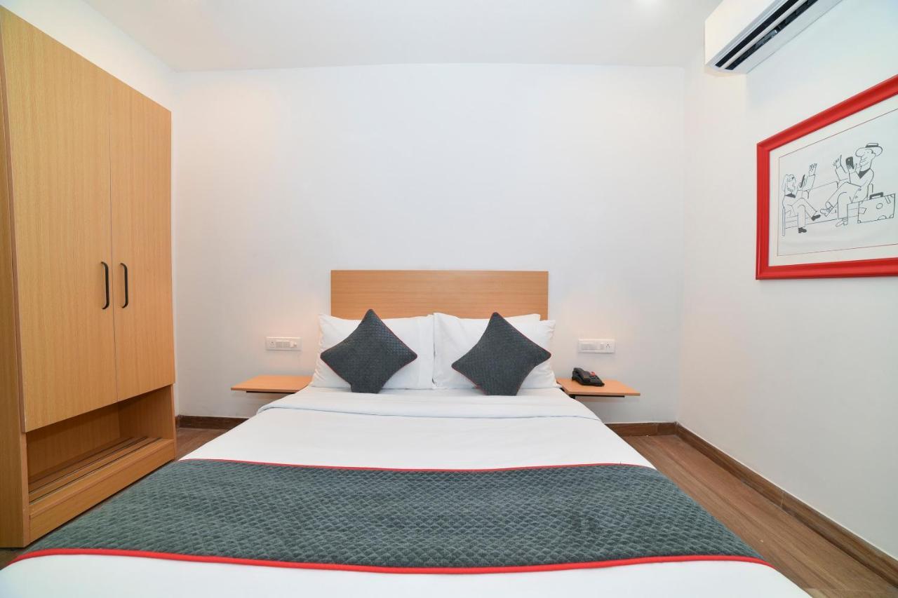 Vaccinated Staff- Oyo Townhouse 384 Nk Hotels Dispur Exterior foto